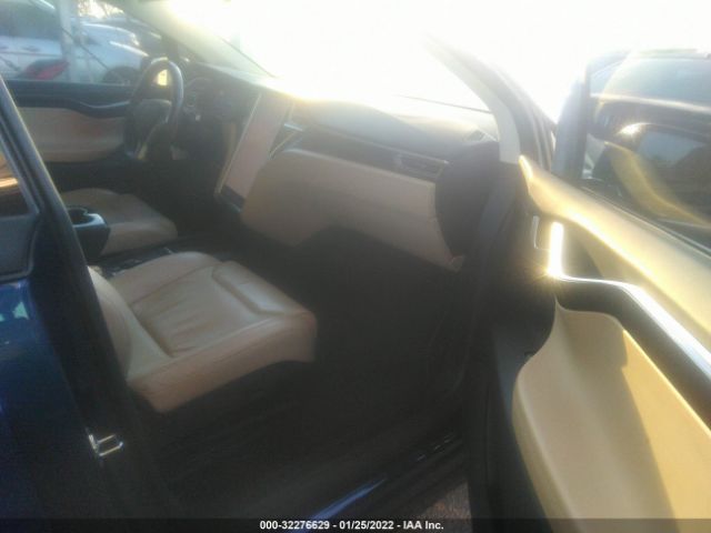 Photo 4 VIN: 5YJXCBE21GF019132 - TESLA MODEL X 