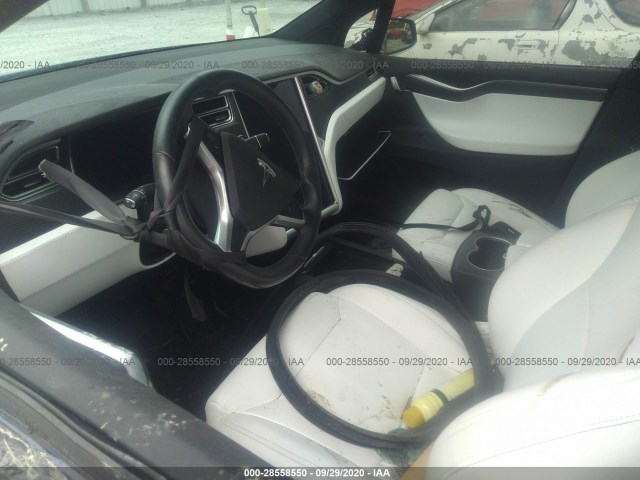 Photo 4 VIN: 5YJXCBE23HF043997 - TESLA MODEL X 