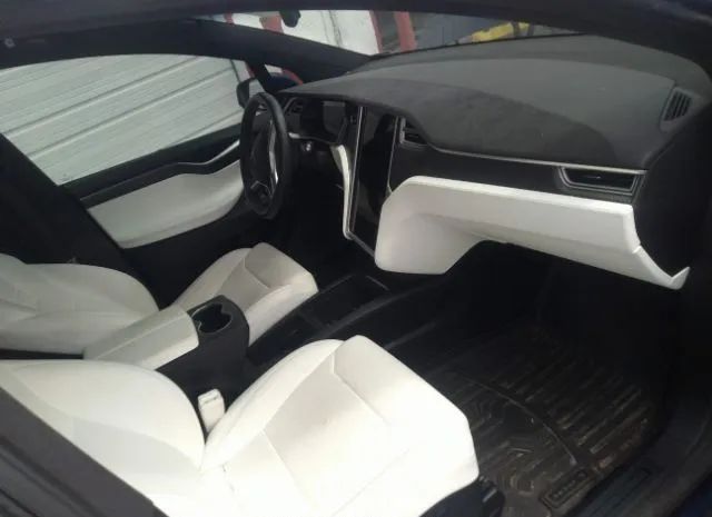 Photo 4 VIN: 5YJXCBE23HF055454 - TESLA MODEL X 