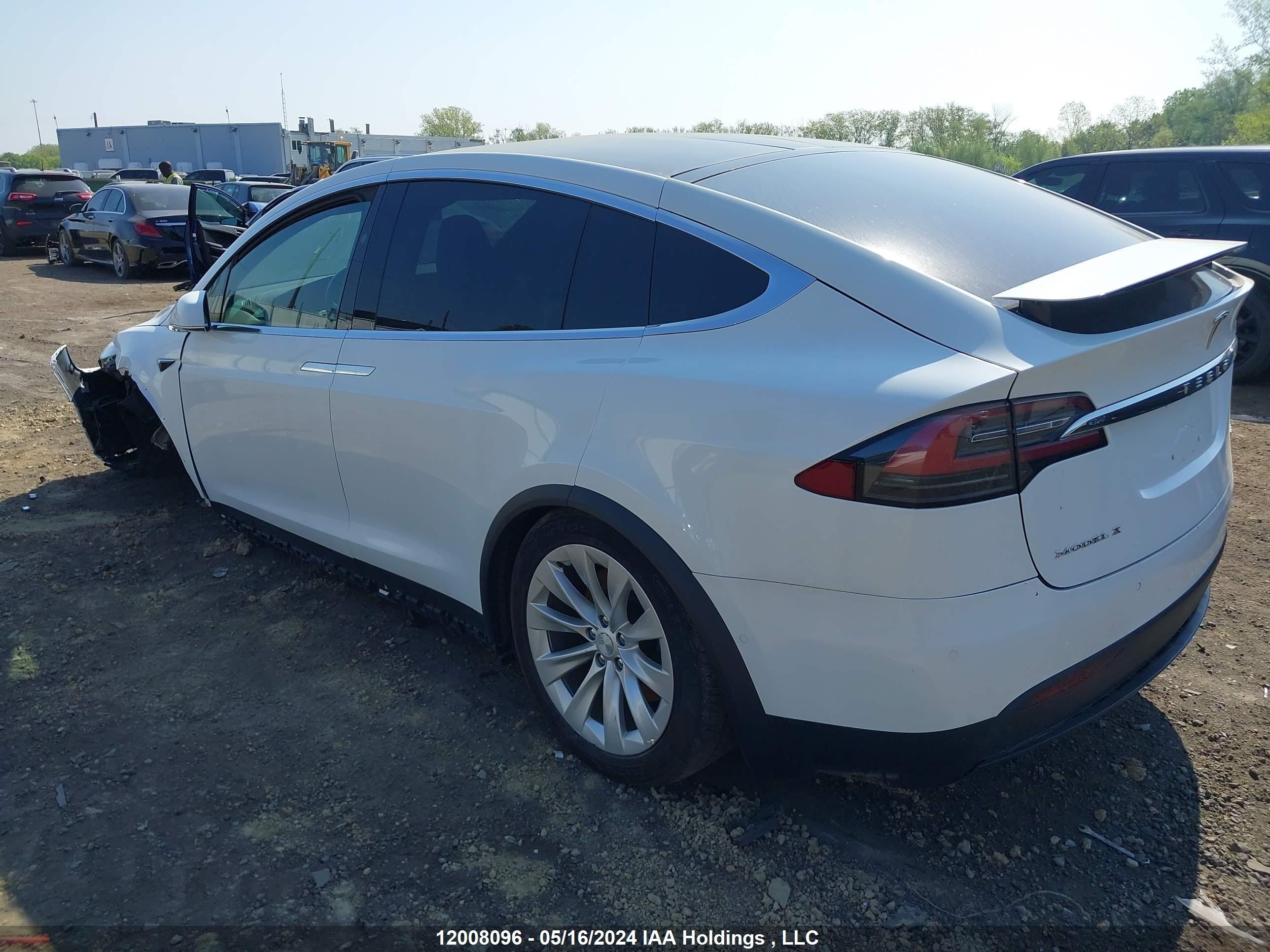 Photo 2 VIN: 5YJXCBE23JF126125 - TESLA MODEL X 