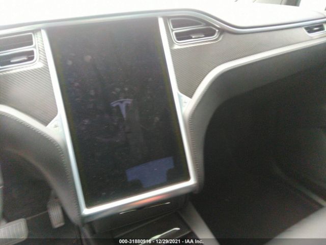 Photo 6 VIN: 5YJXCBE24HF067984 - TESLA MODEL X 