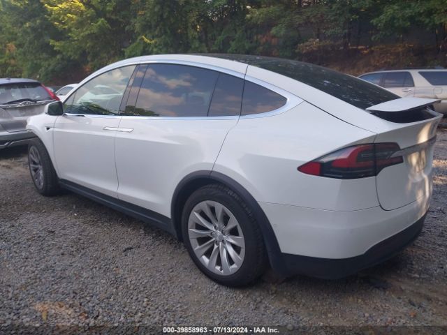 Photo 2 VIN: 5YJXCBE24HF073218 - TESLA MODEL X 