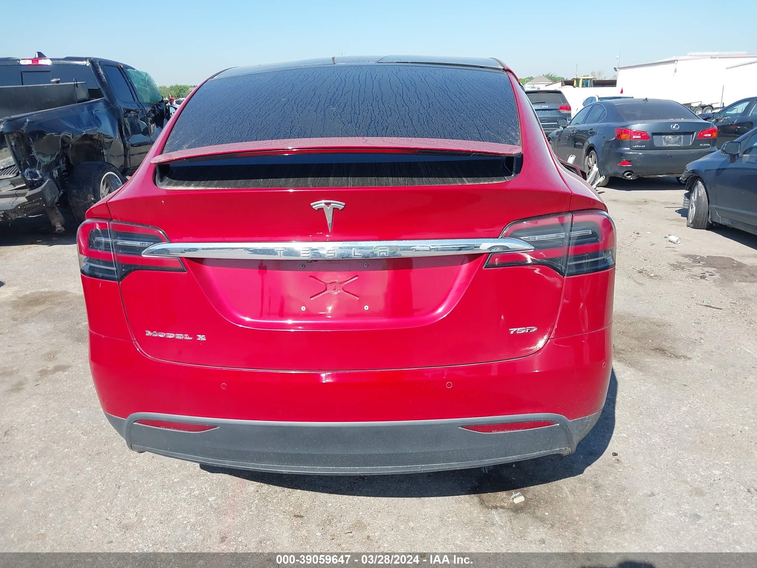 Photo 16 VIN: 5YJXCBE25HF050000 - TESLA MODEL X 