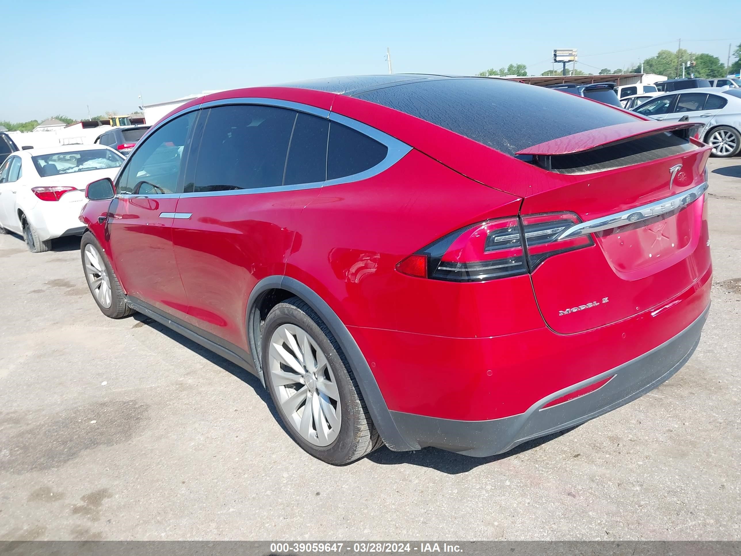 Photo 2 VIN: 5YJXCBE25HF050000 - TESLA MODEL X 