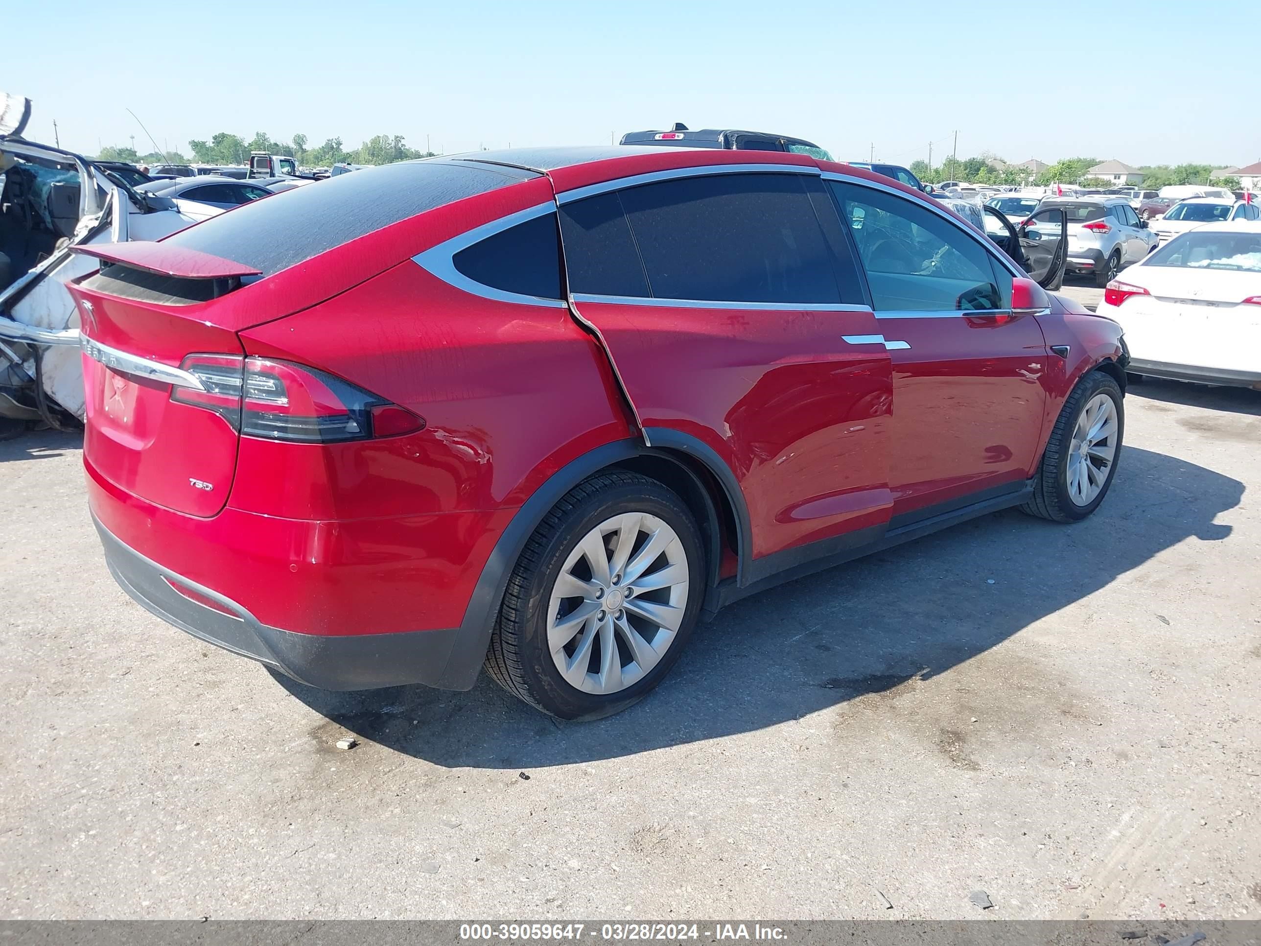 Photo 3 VIN: 5YJXCBE25HF050000 - TESLA MODEL X 