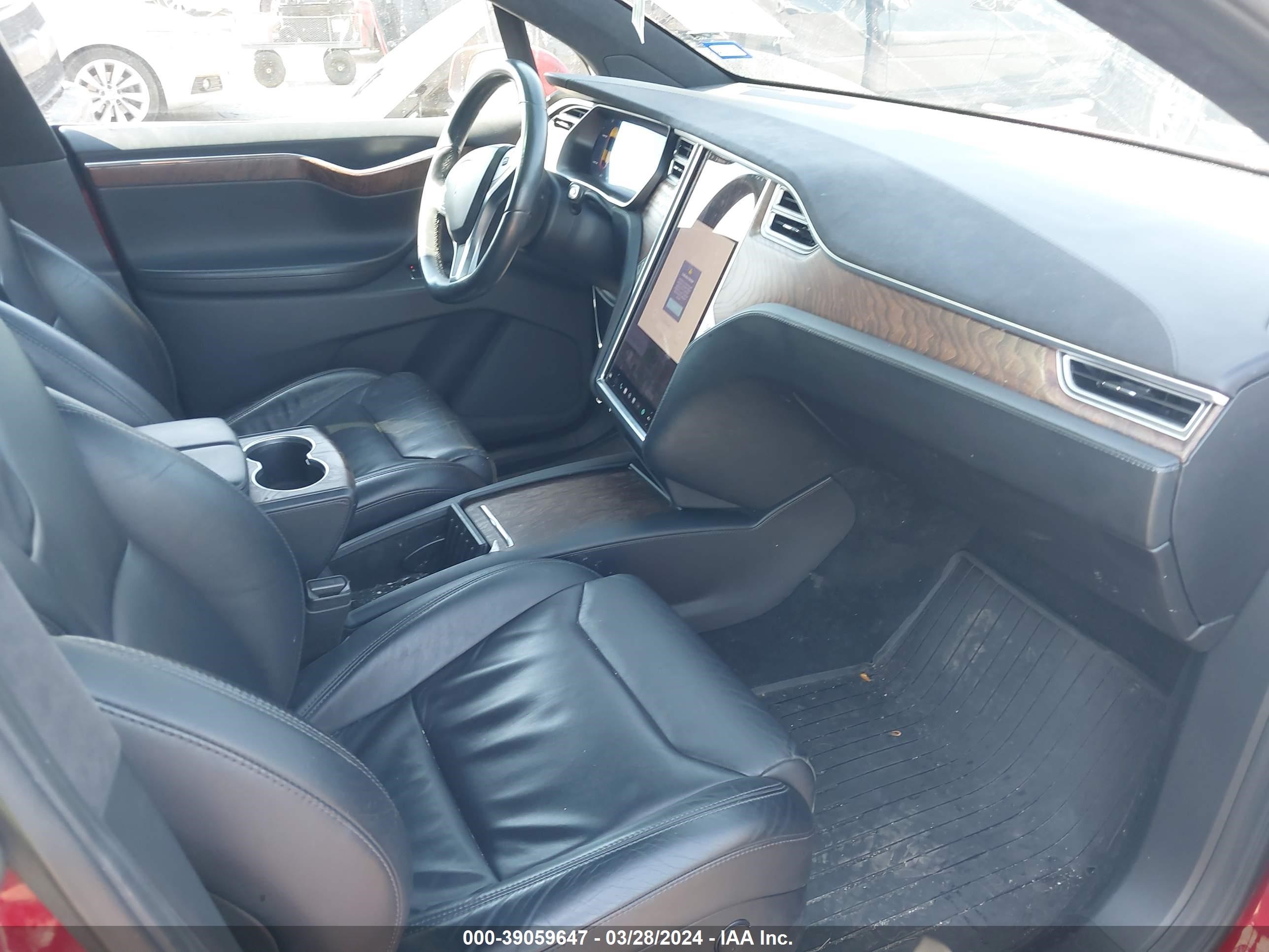 Photo 4 VIN: 5YJXCBE25HF050000 - TESLA MODEL X 