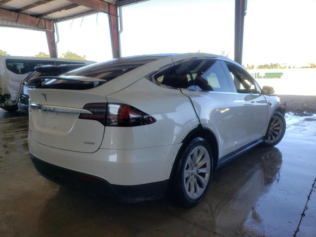 Photo 3 VIN: 5YJXCBE25HF061000 - TESLA MODEL X 