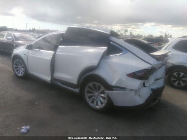 Photo 2 VIN: 5YJXCBE25HF078198 - TESLA MODEL X 