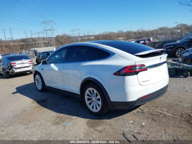 Photo 2 VIN: 5YJXCBE25JF104174 - TESLA MODEL X 