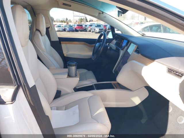 Photo 4 VIN: 5YJXCBE25JF104174 - TESLA MODEL X 