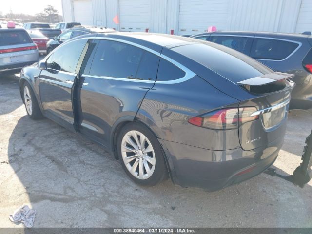 Photo 2 VIN: 5YJXCBE25JF117832 - TESLA MODEL X 