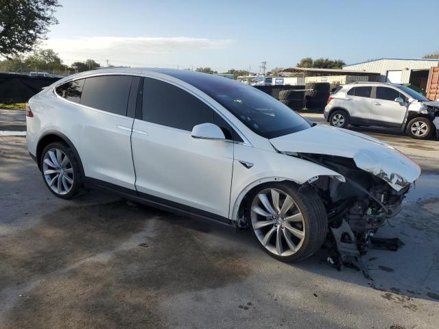 Photo 3 VIN: 5YJXCBE26HF053665 - TESLA MODEL X 