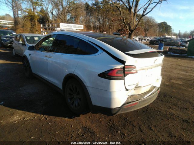 Photo 2 VIN: 5YJXCBE26HF060650 - TESLA MODEL X 