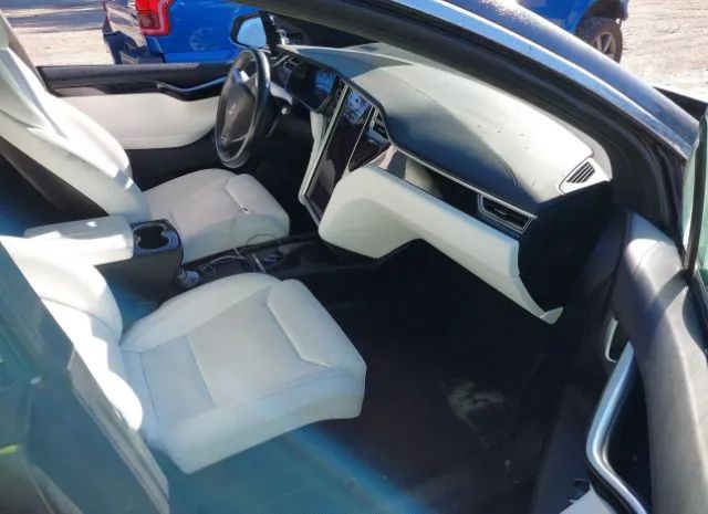 Photo 4 VIN: 5YJXCBE26HF065542 - TESLA MODEL X 