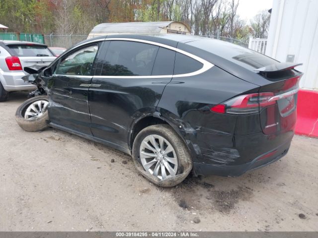 Photo 2 VIN: 5YJXCBE26JF105107 - TESLA MODEL X 