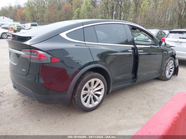 Photo 3 VIN: 5YJXCBE26JF105107 - TESLA MODEL X 