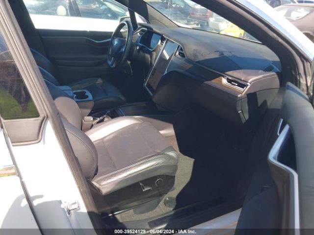 Photo 4 VIN: 5YJXCBE27GF009141 - TESLA MODEL X 