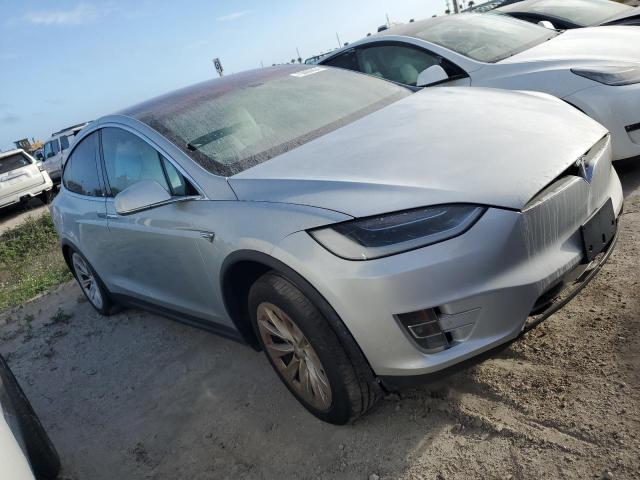 Photo 3 VIN: 5YJXCBE27GF011116 - TESLA MODEL X 