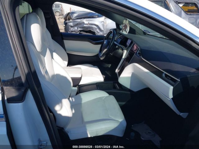 Photo 4 VIN: 5YJXCBE27GF014159 - TESLA MODEL X 