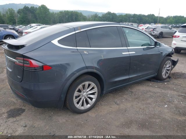 Photo 3 VIN: 5YJXCBE27HF029682 - TESLA MODEL X 