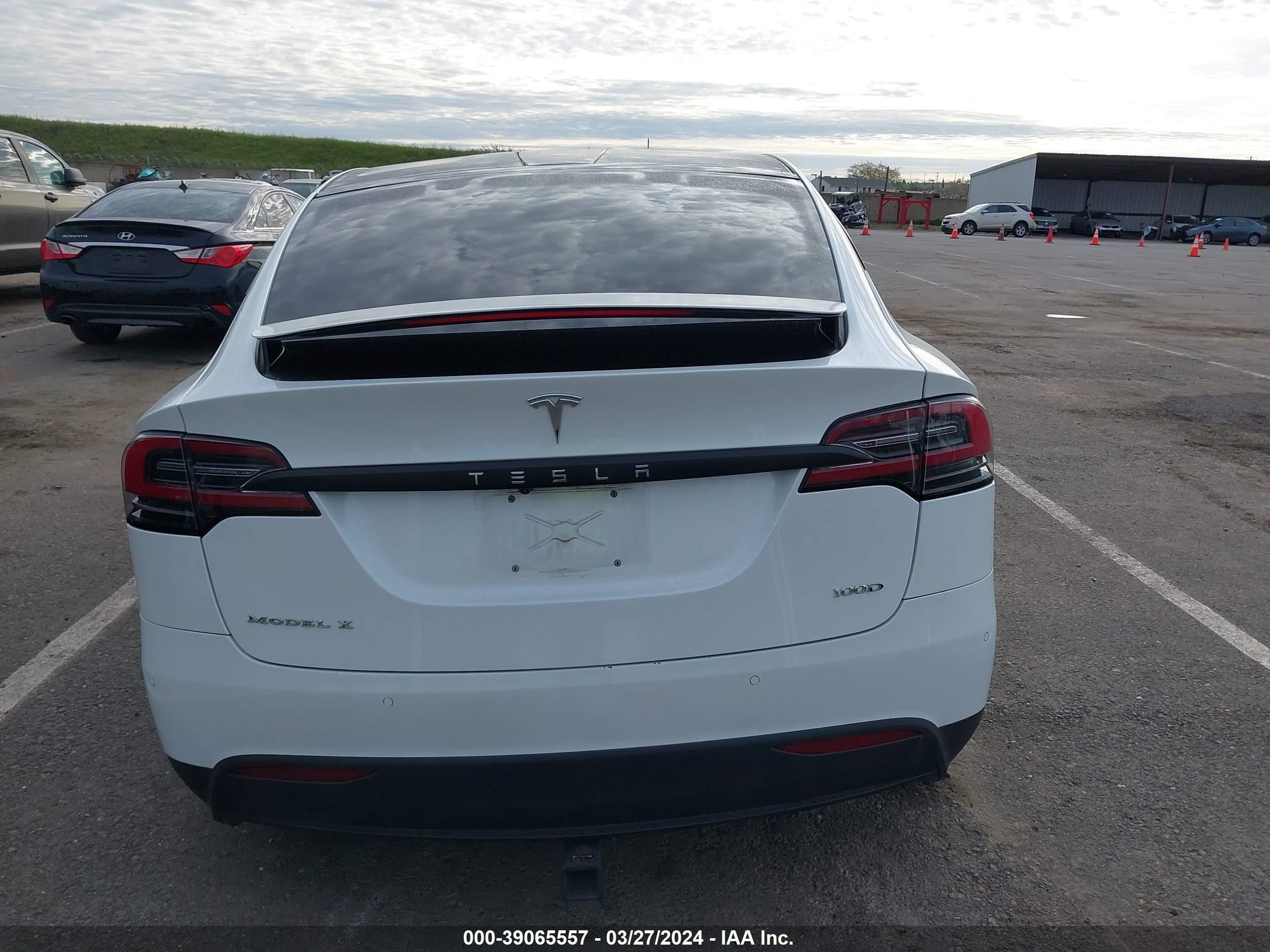 Photo 15 VIN: 5YJXCBE27JF140657 - TESLA MODEL X 