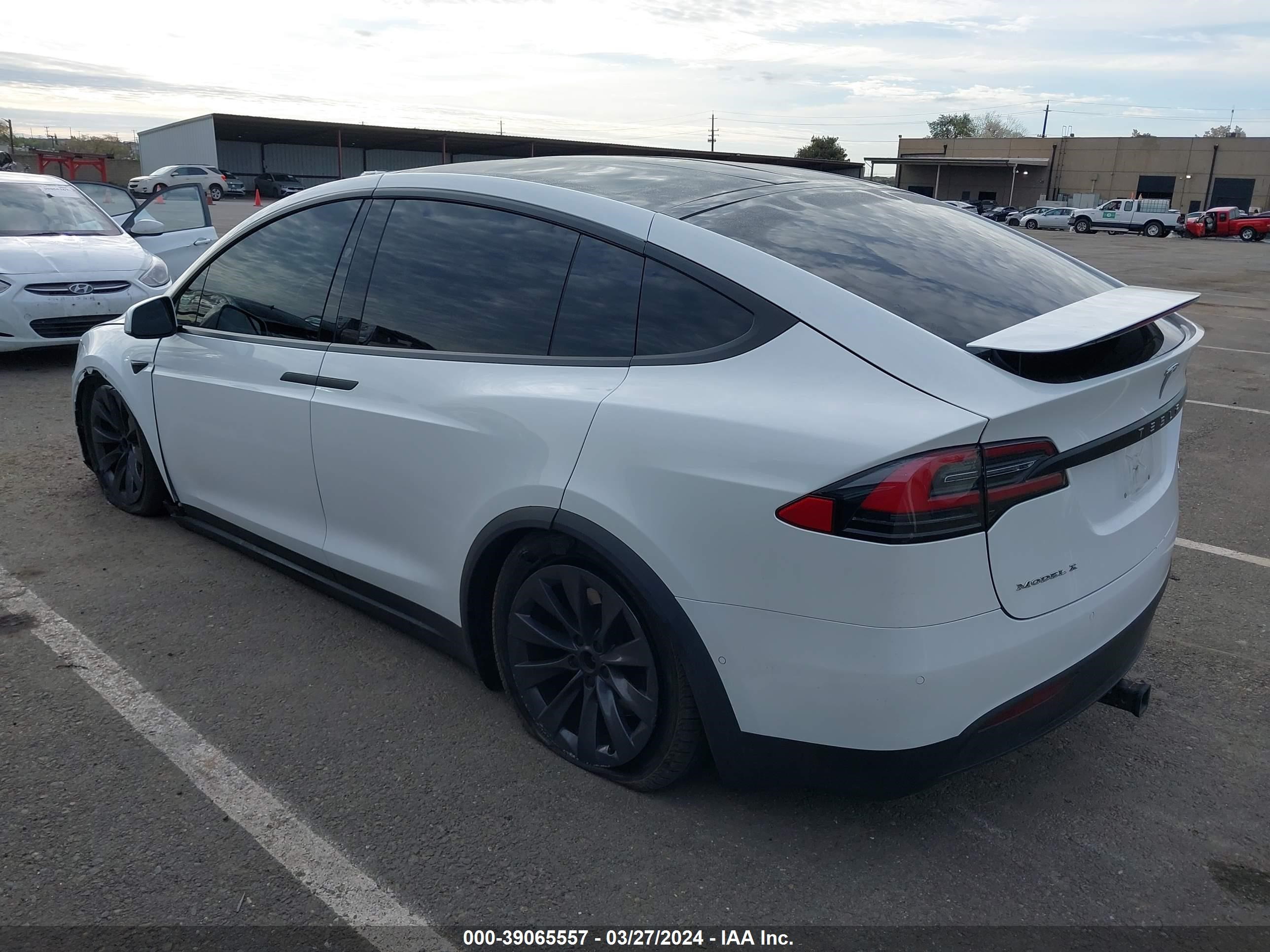 Photo 2 VIN: 5YJXCBE27JF140657 - TESLA MODEL X 