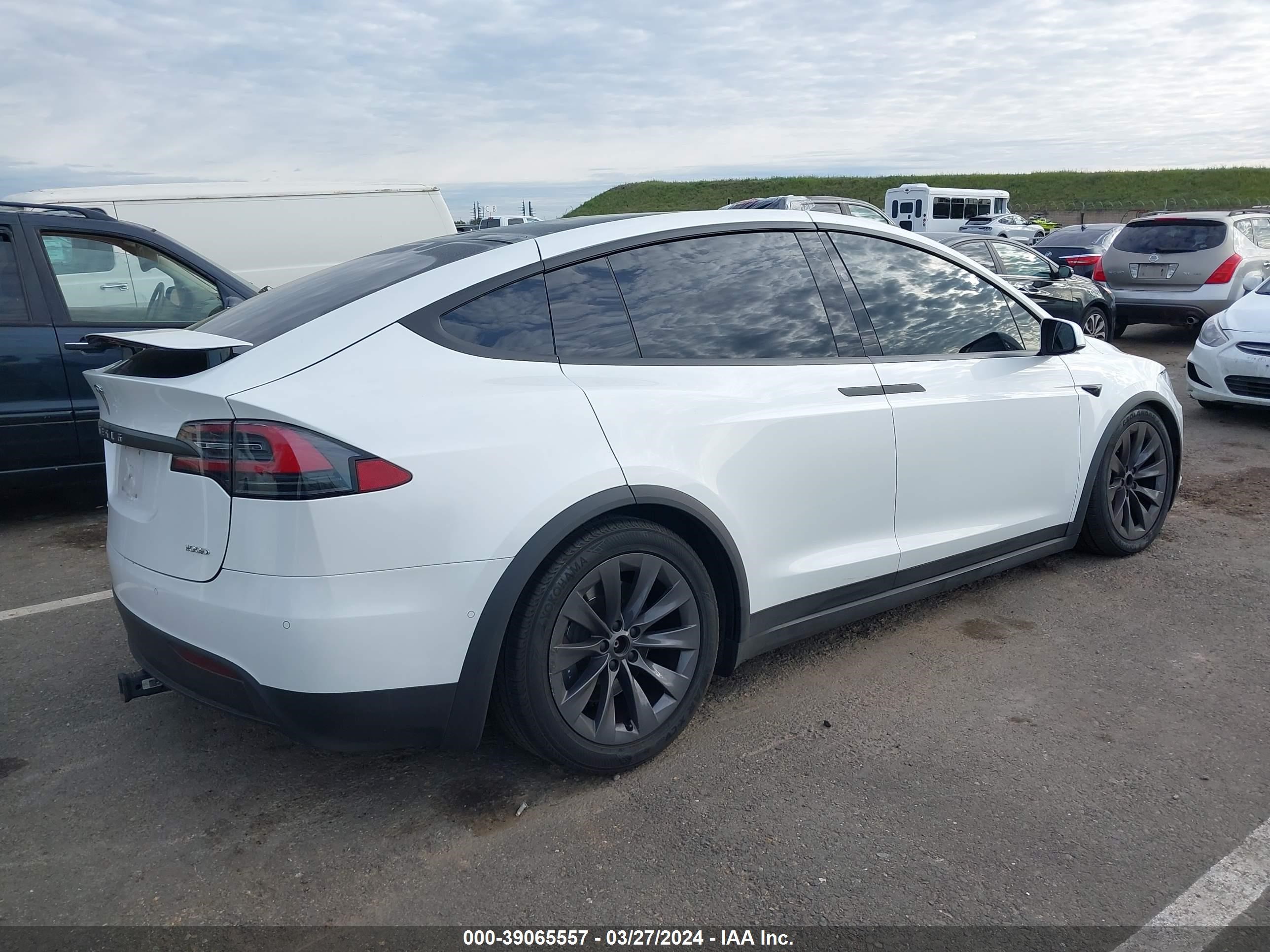 Photo 3 VIN: 5YJXCBE27JF140657 - TESLA MODEL X 