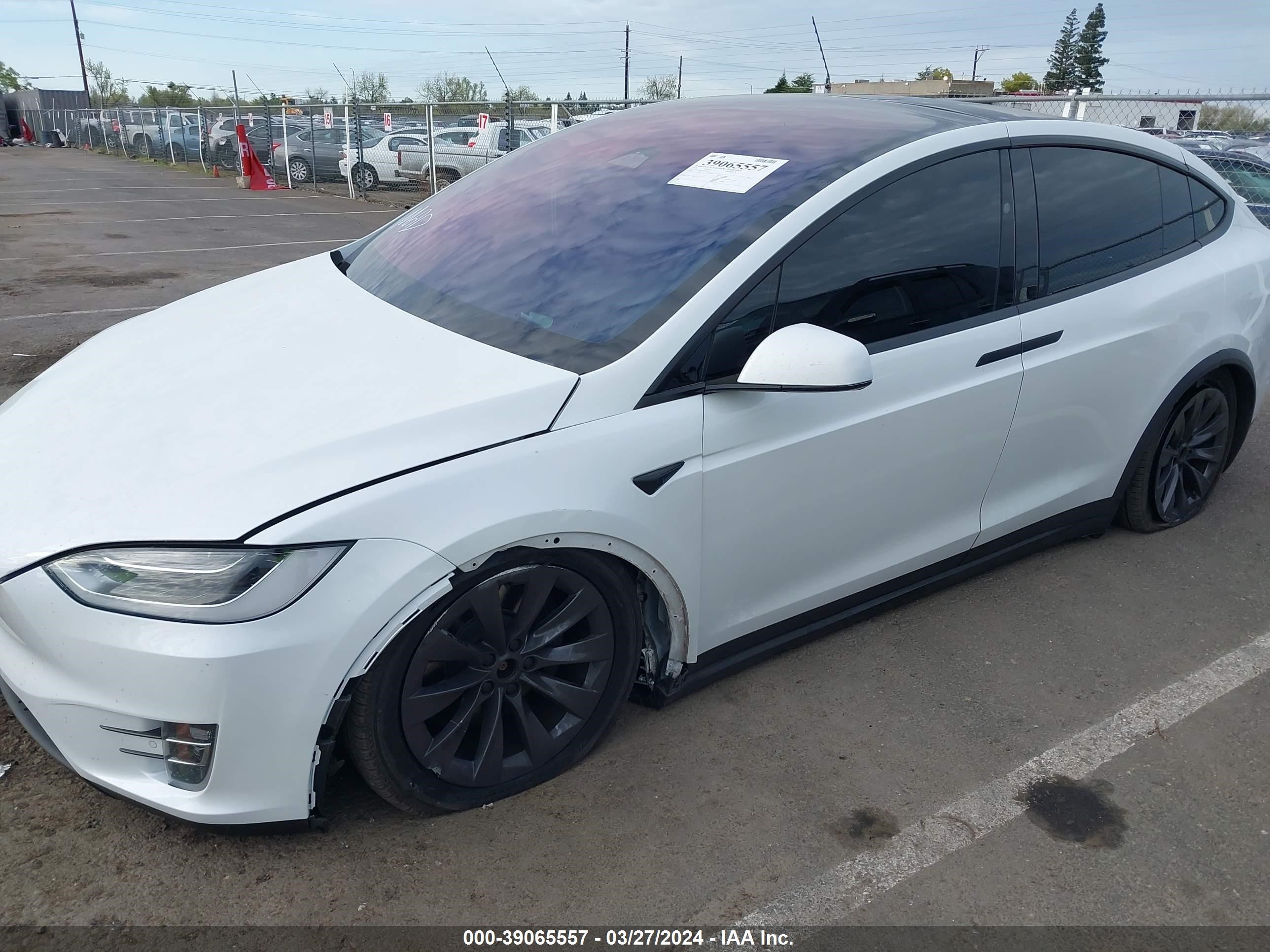 Photo 5 VIN: 5YJXCBE27JF140657 - TESLA MODEL X 