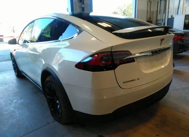 Photo 2 VIN: 5YJXCBE28HF050427 - TESLA MODEL X 