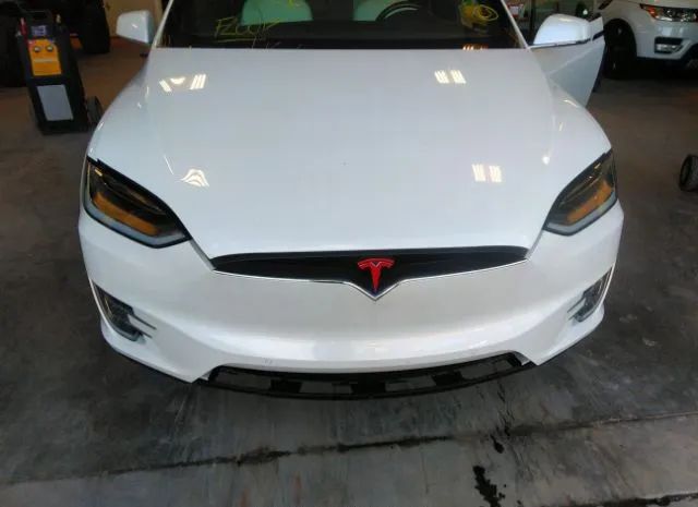 Photo 9 VIN: 5YJXCBE28HF050427 - TESLA MODEL X 