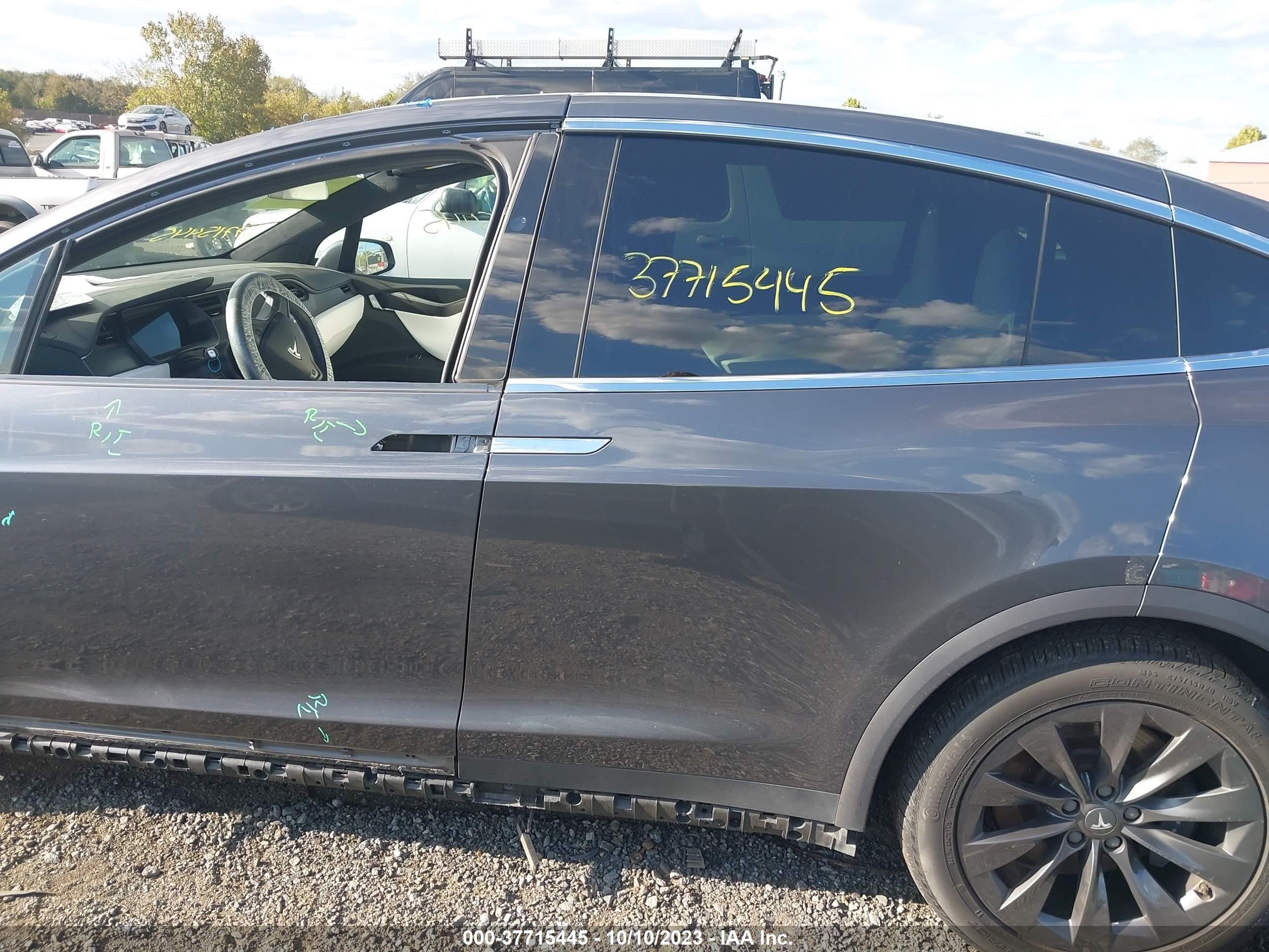 Photo 12 VIN: 5YJXCBE28JF138397 - TESLA MODEL X 