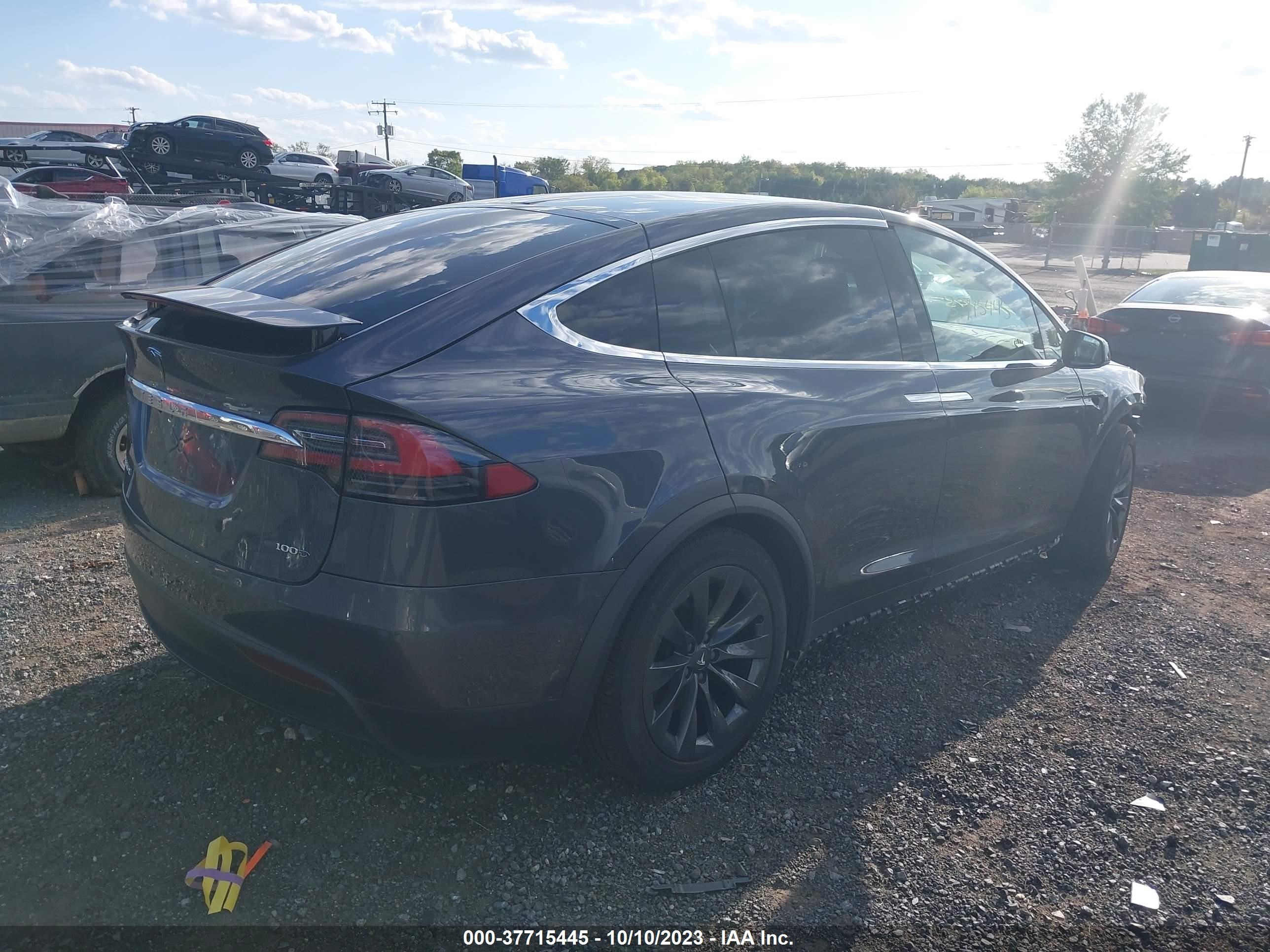 Photo 3 VIN: 5YJXCBE28JF138397 - TESLA MODEL X 