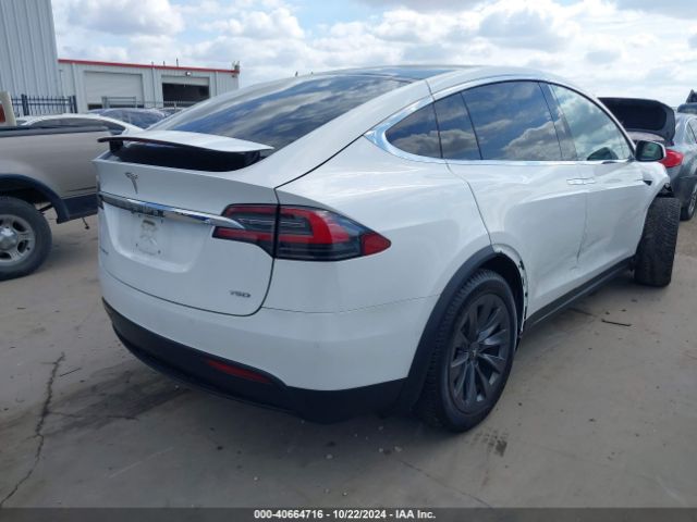 Photo 3 VIN: 5YJXCBE29HF076020 - TESLA MODEL X 