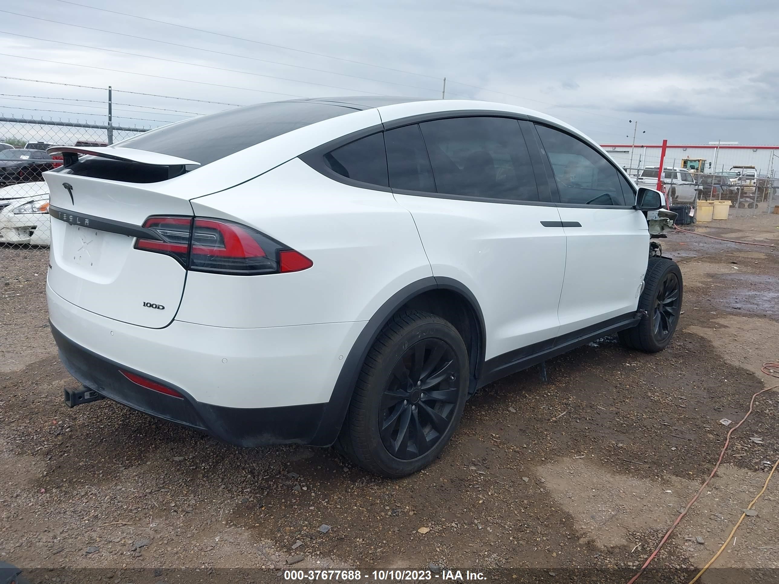 Photo 3 VIN: 5YJXCBE29JF087735 - TESLA MODEL X 