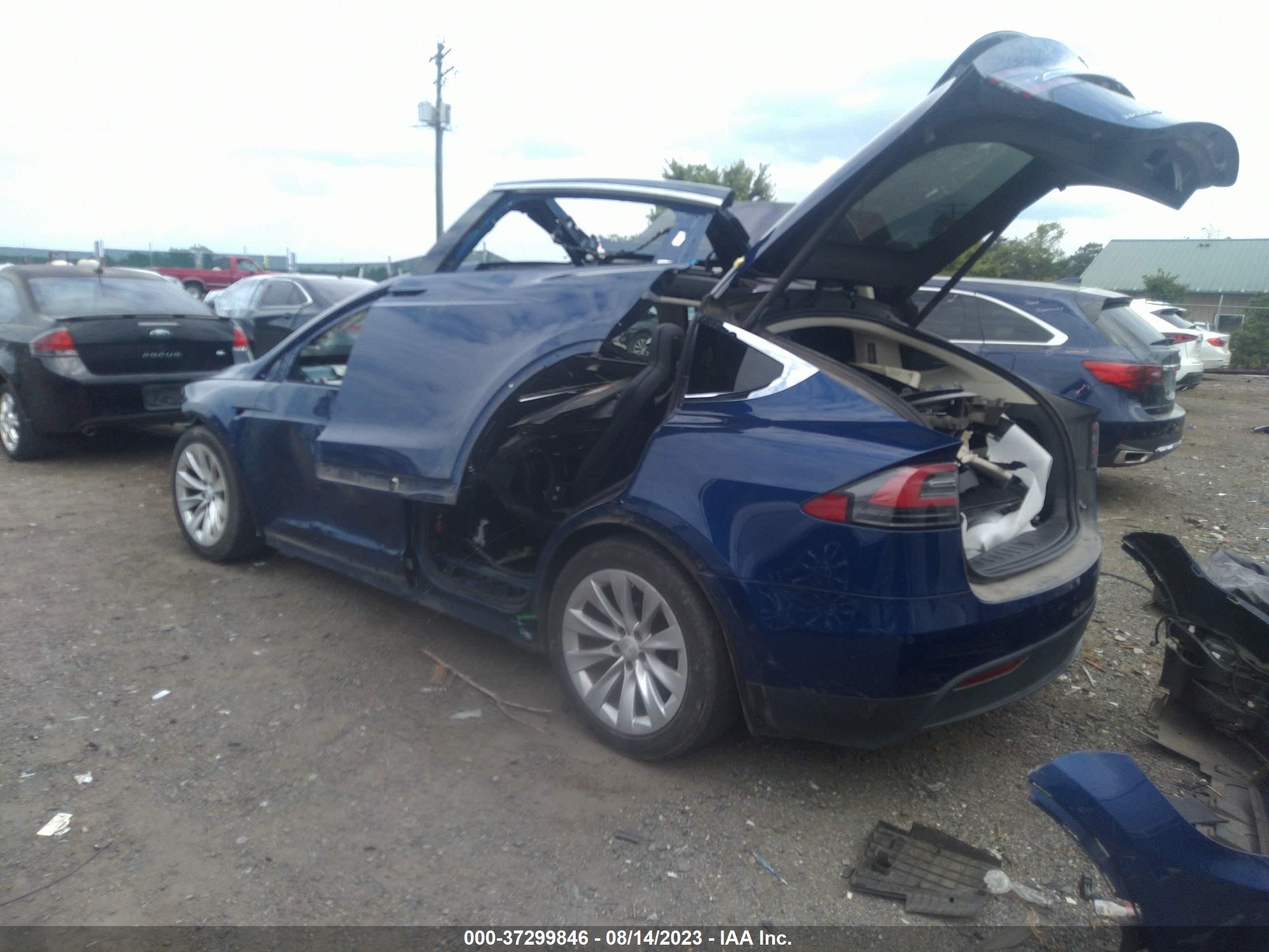 Photo 2 VIN: 5YJXCBE2XGF017007 - TESLA MODEL X 