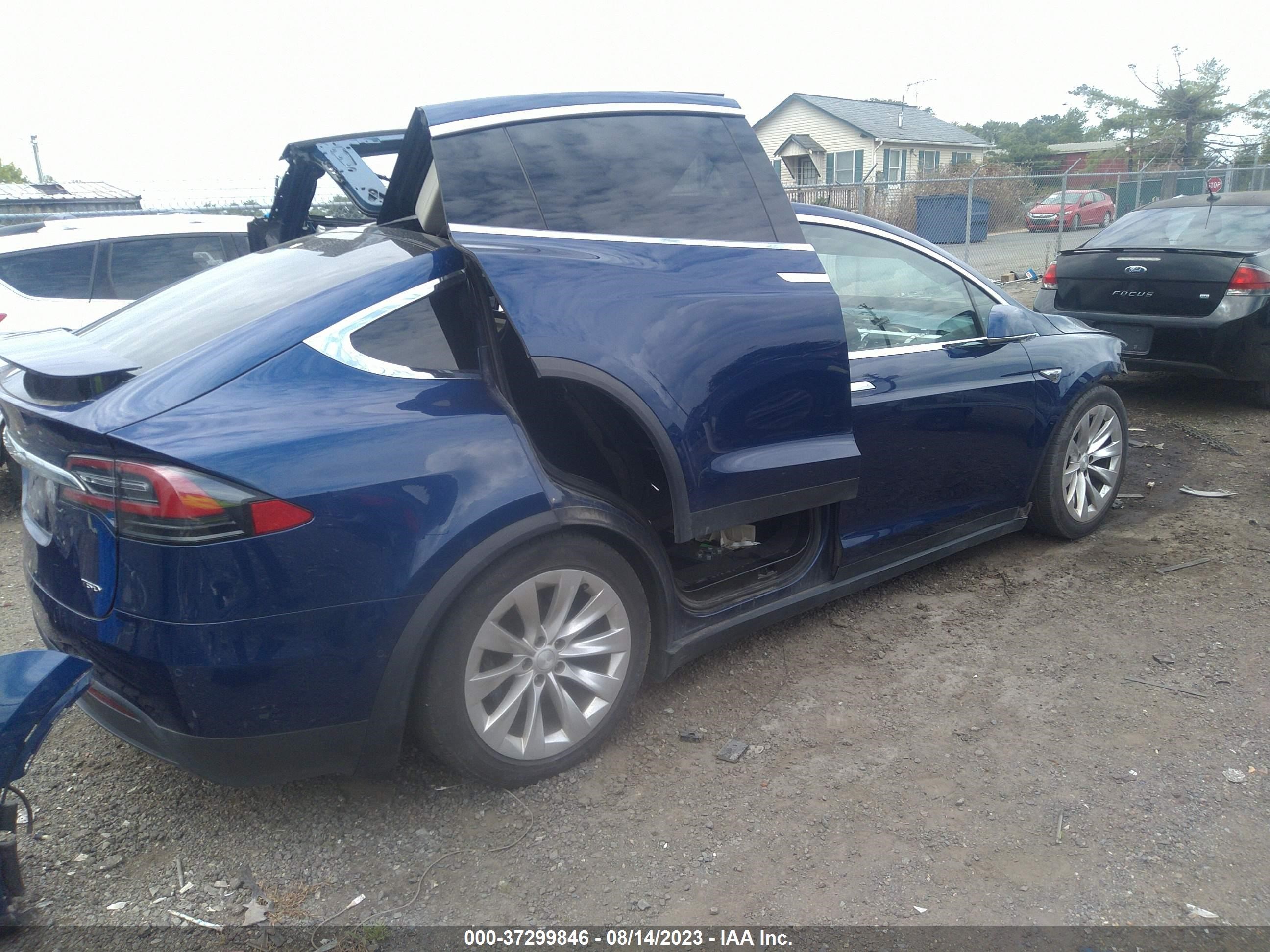 Photo 3 VIN: 5YJXCBE2XGF017007 - TESLA MODEL X 