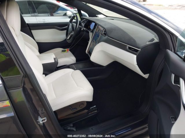 Photo 4 VIN: 5YJXCBE2XHF043771 - TESLA MODEL X 