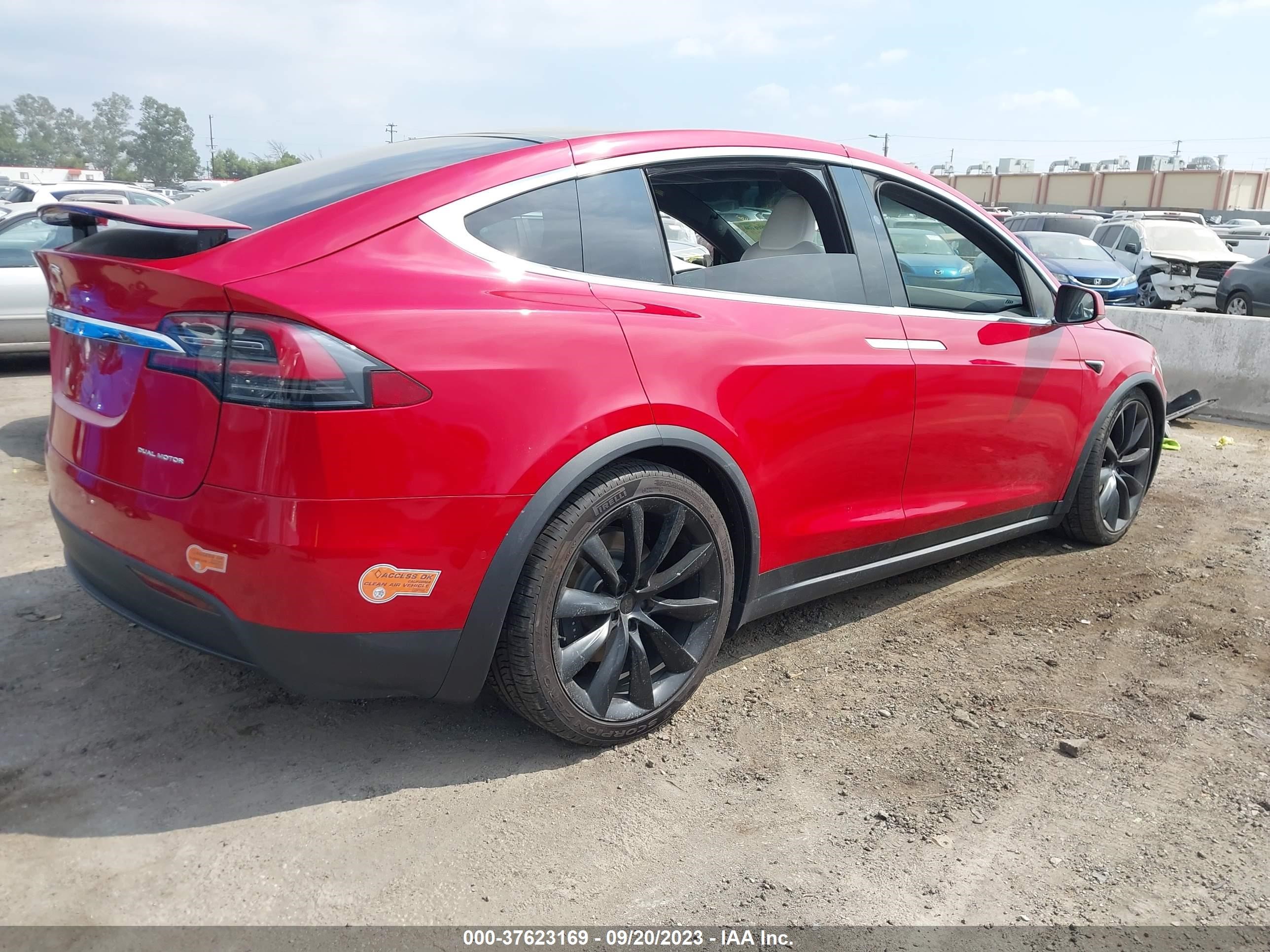 Photo 3 VIN: 5YJXCBE2XLF297733 - TESLA MODEL X 