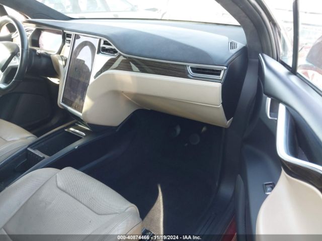 Photo 4 VIN: 5YJXCBE40GF030043 - TESLA MODEL X 