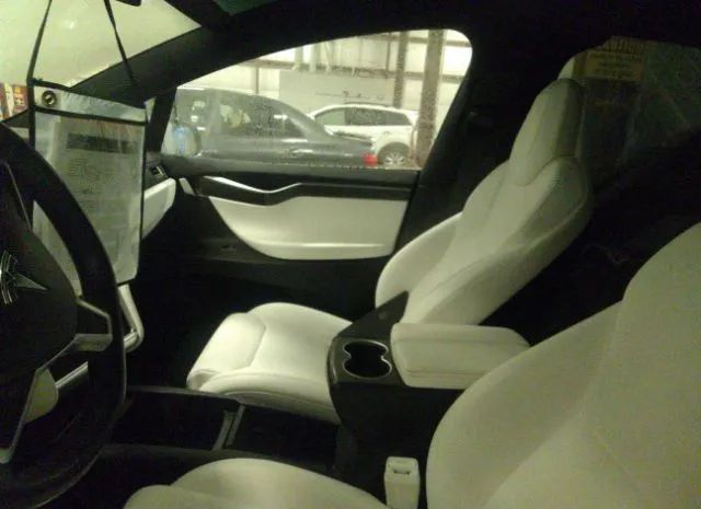 Photo 4 VIN: 5YJXCBE42HF052790 - TESLA MODEL X 