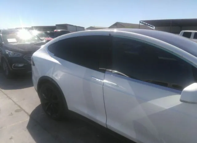 Photo 5 VIN: 5YJXCBE43JF103798 - TESLA MODEL X 