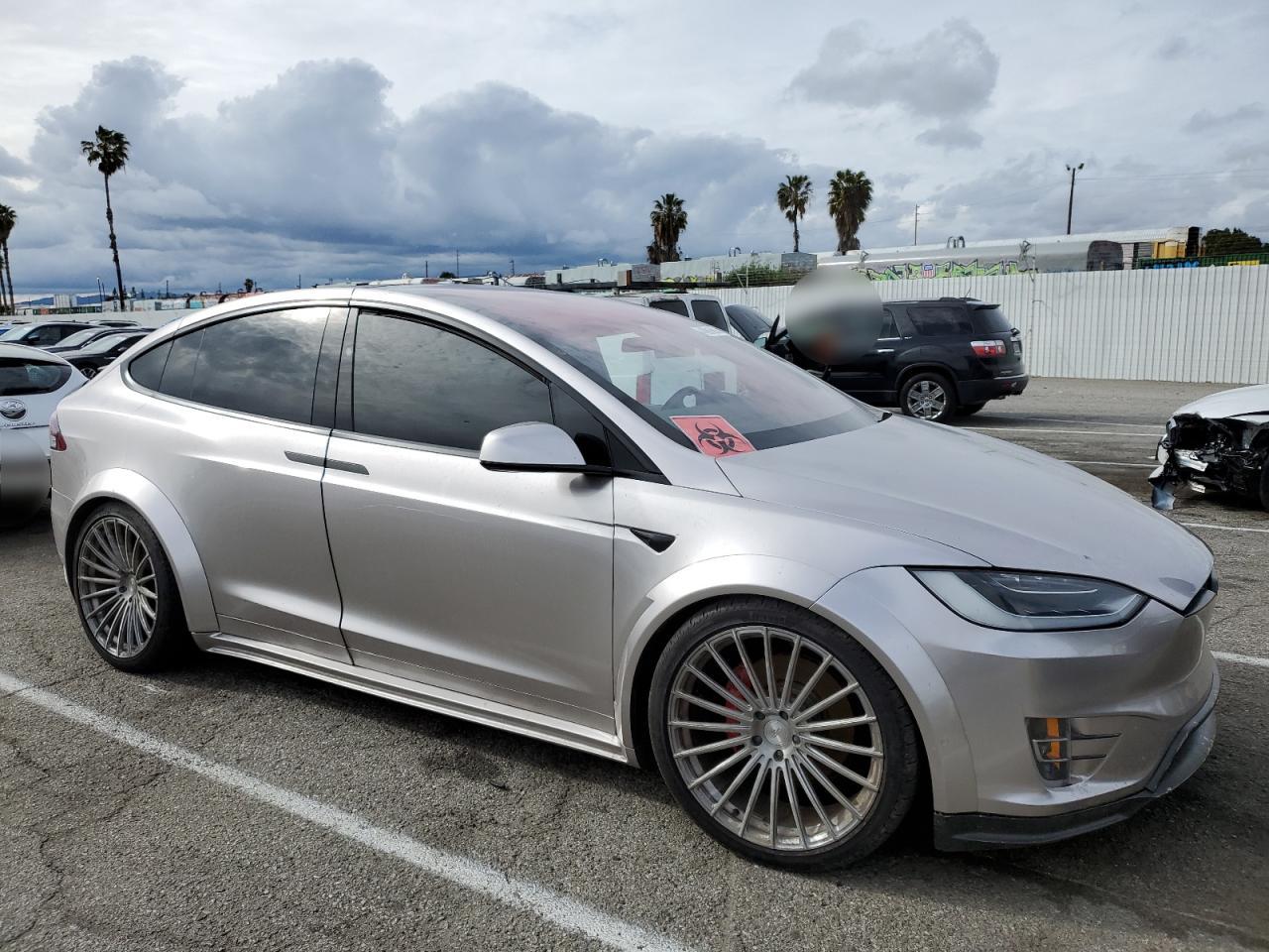 Photo 3 VIN: 5YJXCBE45JF099334 - TESLA MODEL X 