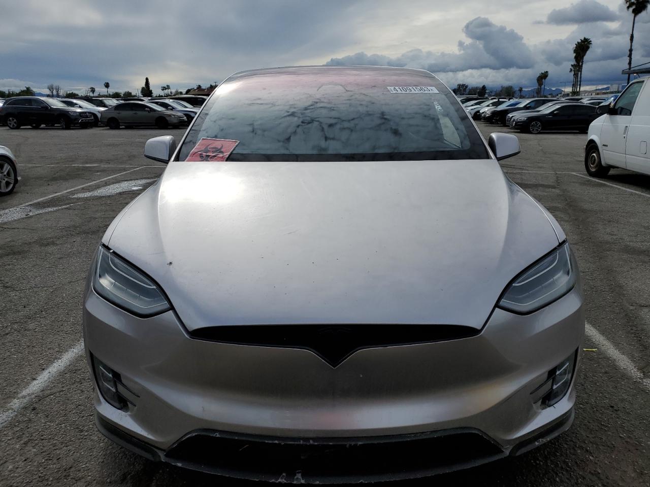 Photo 4 VIN: 5YJXCBE45JF099334 - TESLA MODEL X 