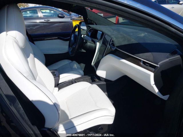 Photo 4 VIN: 5YJXCBE46GF000867 - TESLA MODEL X 