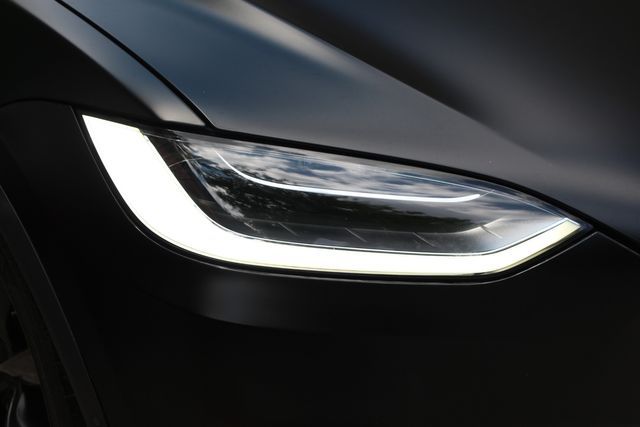 Photo 4 VIN: 5YJXCBE46JF142983 - TESLA MODEL X 