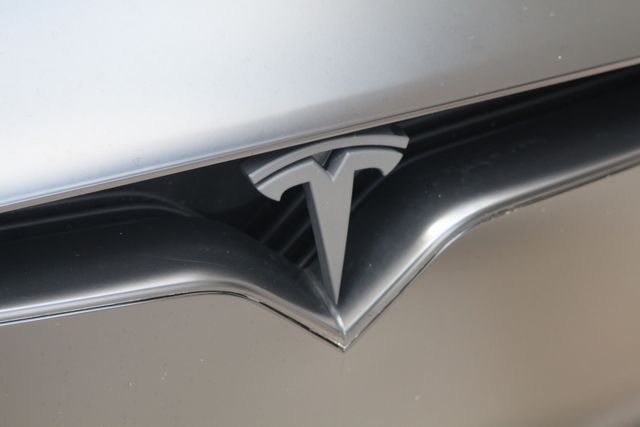 Photo 5 VIN: 5YJXCBE46JF142983 - TESLA MODEL X 