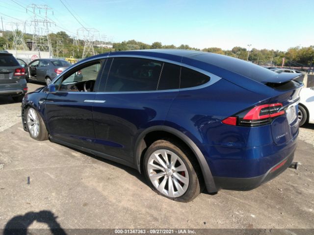 Photo 2 VIN: 5YJXCBE47GFF00071 - TESLA MODEL X 