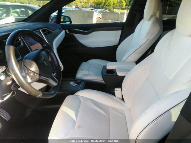 Photo 4 VIN: 5YJXCBE47GFF00071 - TESLA MODEL X 