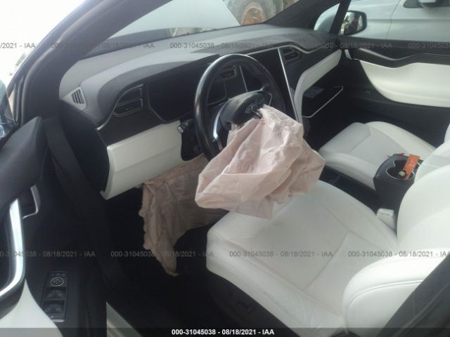 Photo 4 VIN: 5YJXCBE48HF051885 - TESLA MODEL X 