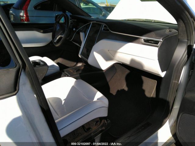 Photo 4 VIN: 5YJXCBE49GF011877 - TESLA MODEL X 